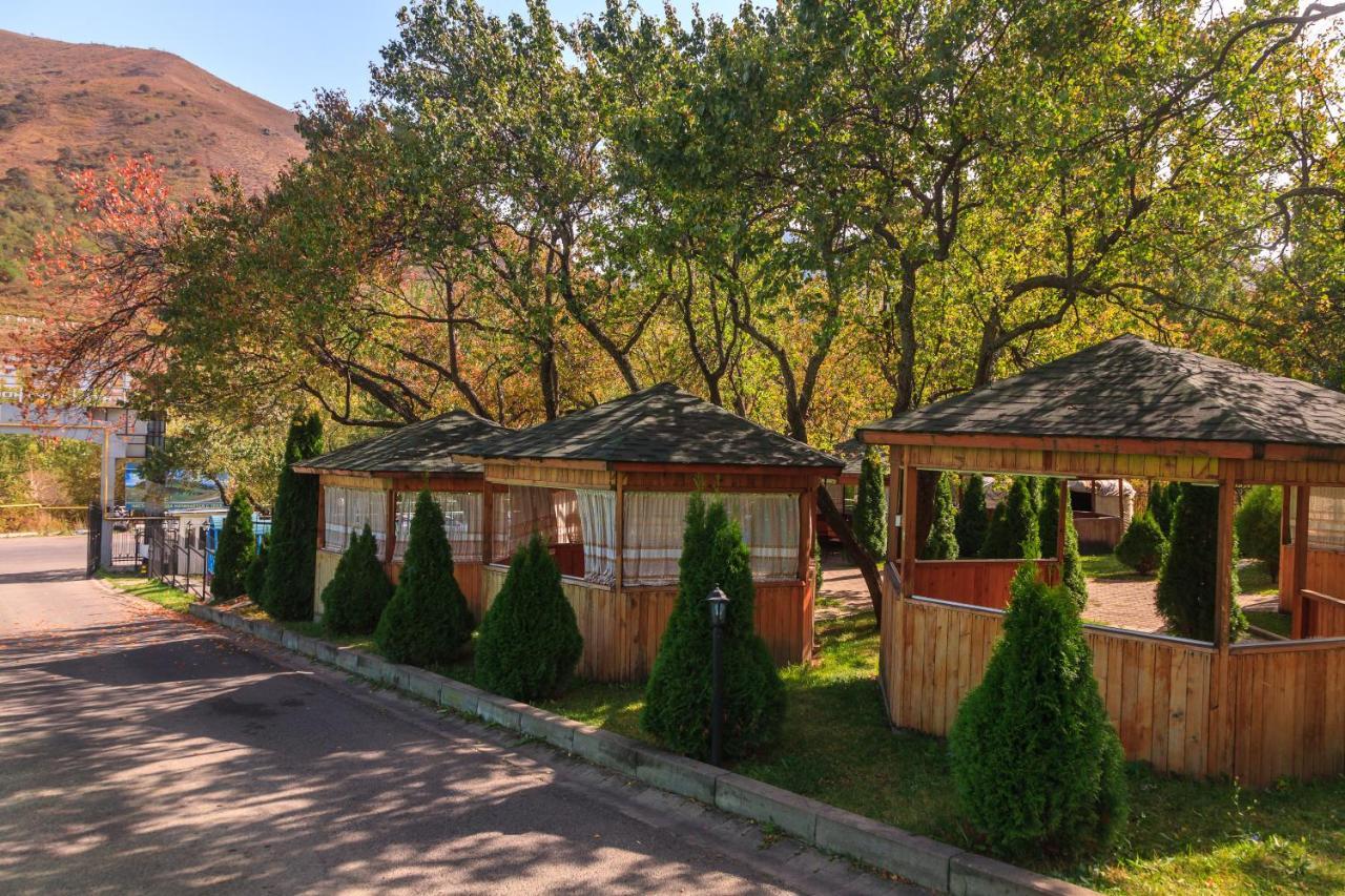 Sunkar Hotel Alma-Ata Buitenkant foto