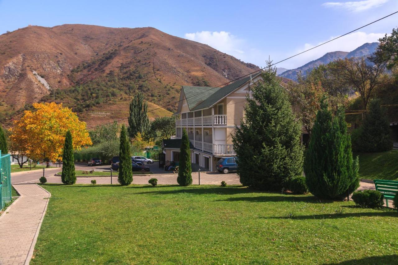 Sunkar Hotel Alma-Ata Buitenkant foto