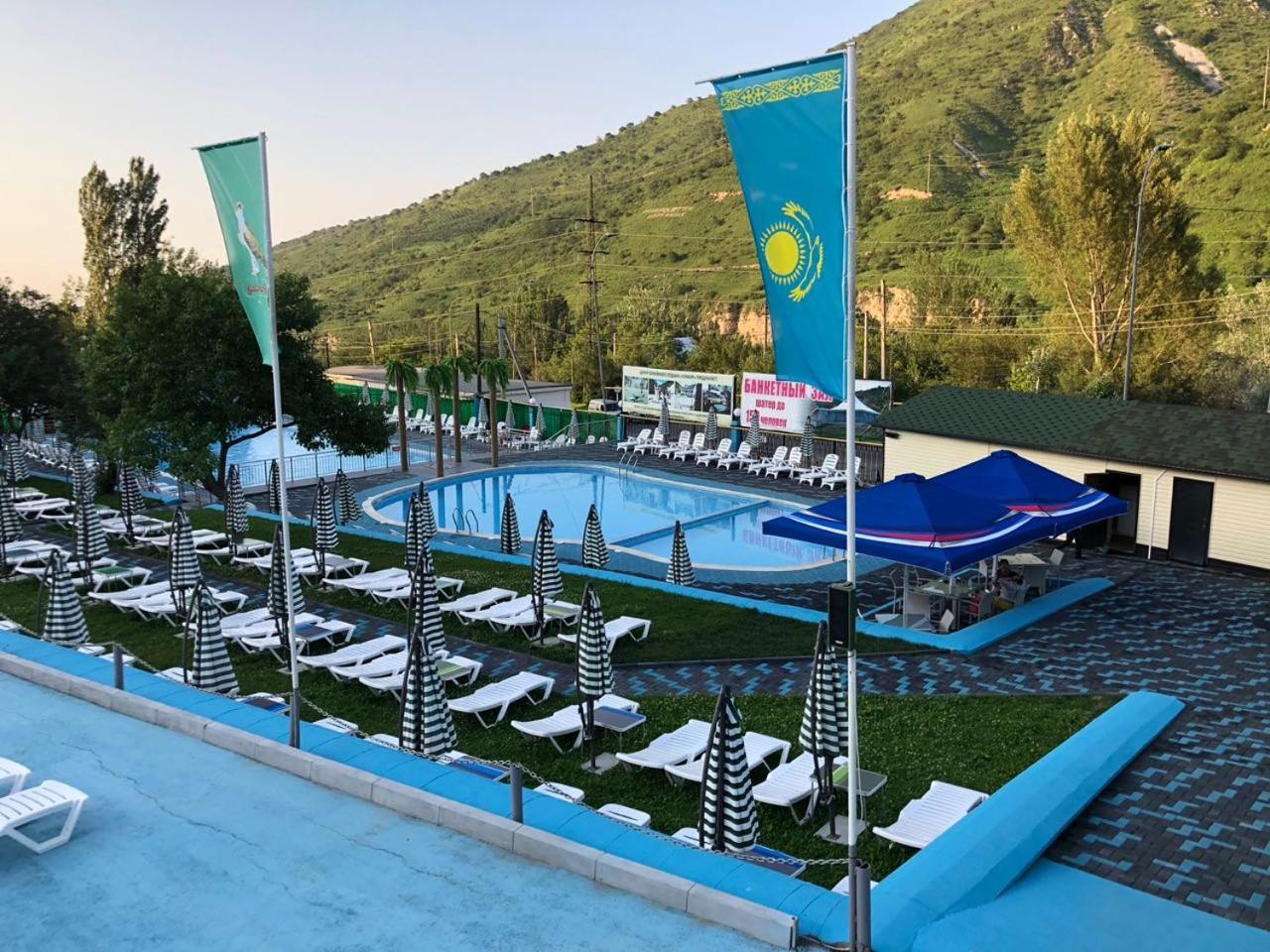 Sunkar Hotel Alma-Ata Buitenkant foto