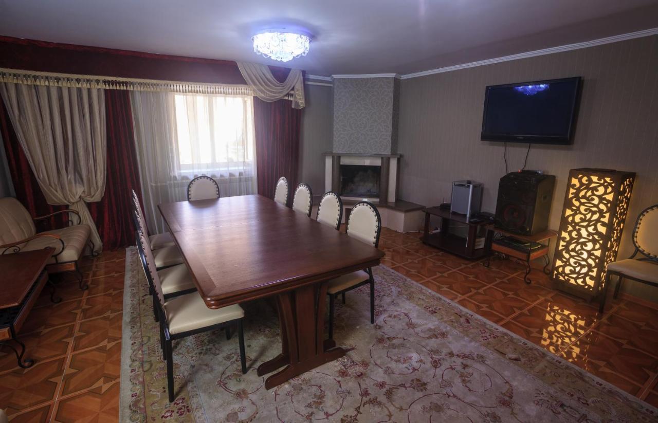 Sunkar Hotel Alma-Ata Buitenkant foto