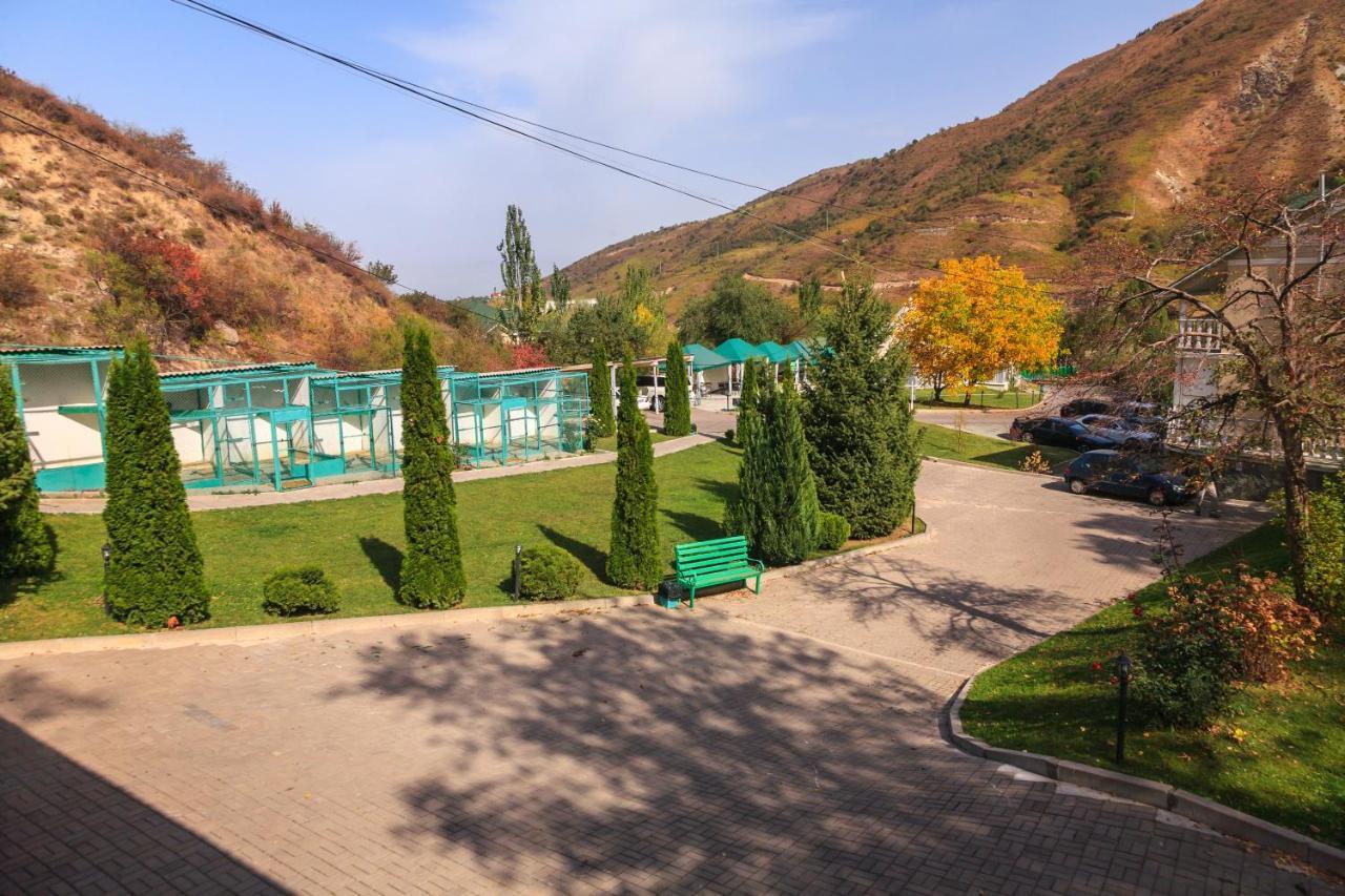 Sunkar Hotel Alma-Ata Buitenkant foto
