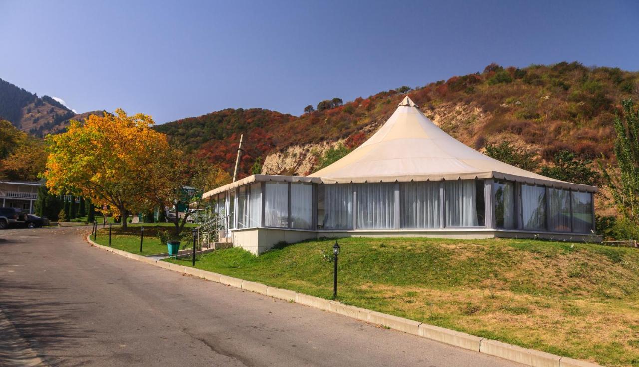 Sunkar Hotel Alma-Ata Buitenkant foto
